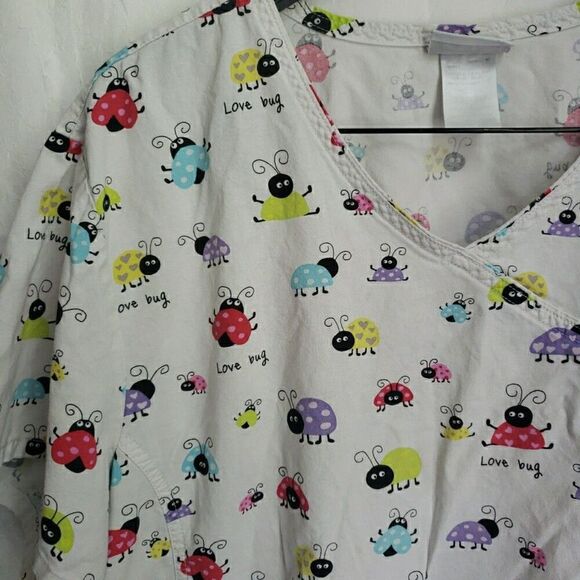 Scrubstar Scrub Top Ladybug Scrubs Love Bug Medical Vet Dental Women's XL *FLAW - Picture 2 of 12